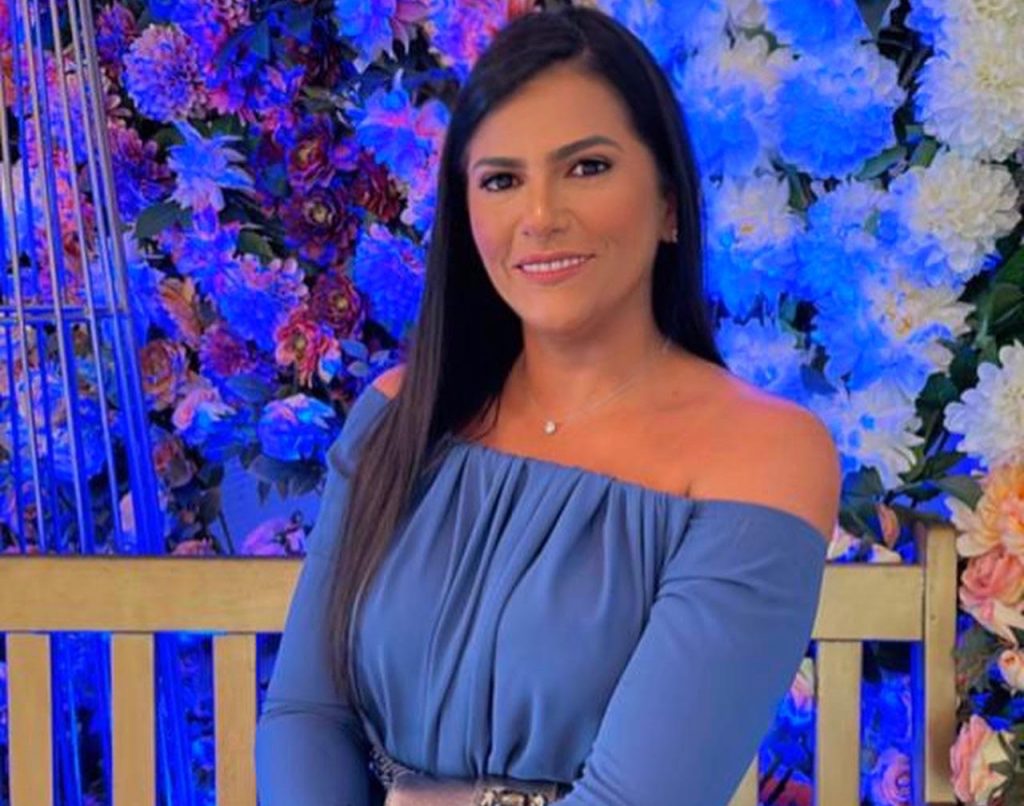 O vestido é da estilista paulistana Candy Brown, coleção vento.