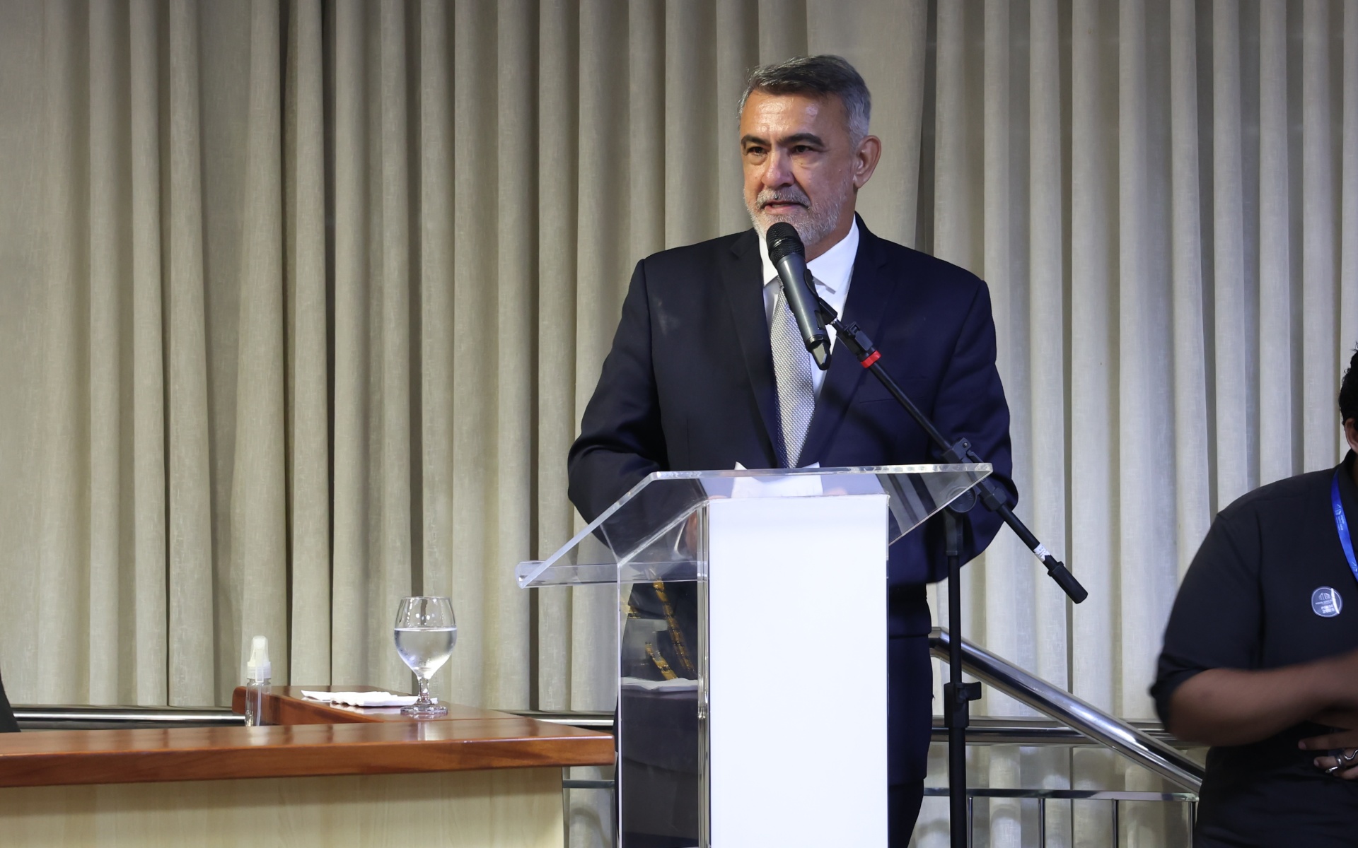 Perfil Amélio Cayres - foto Ísis Oliveira - Dicom Aleto