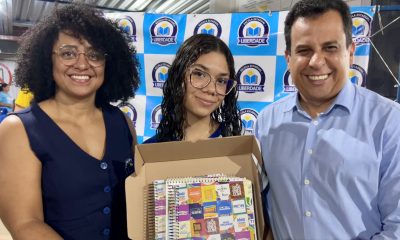 Secretário da Educação, Fábio Vaz, realizou a entrega dos kits escolares