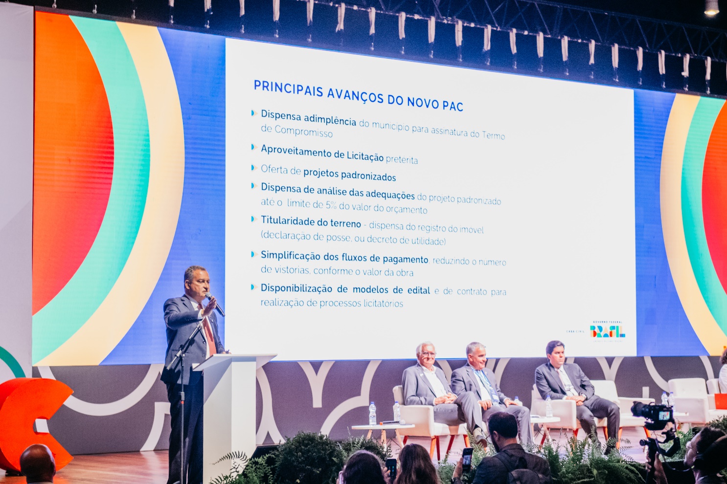 Municípios com obras em andamento terão prioridade no PAC. 36