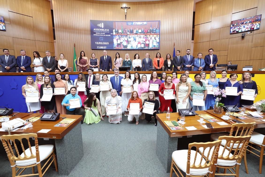Em solenidade na Aleto, deputados homenageiam 26 mulheres com Diploma Mulher-Cidadã 35