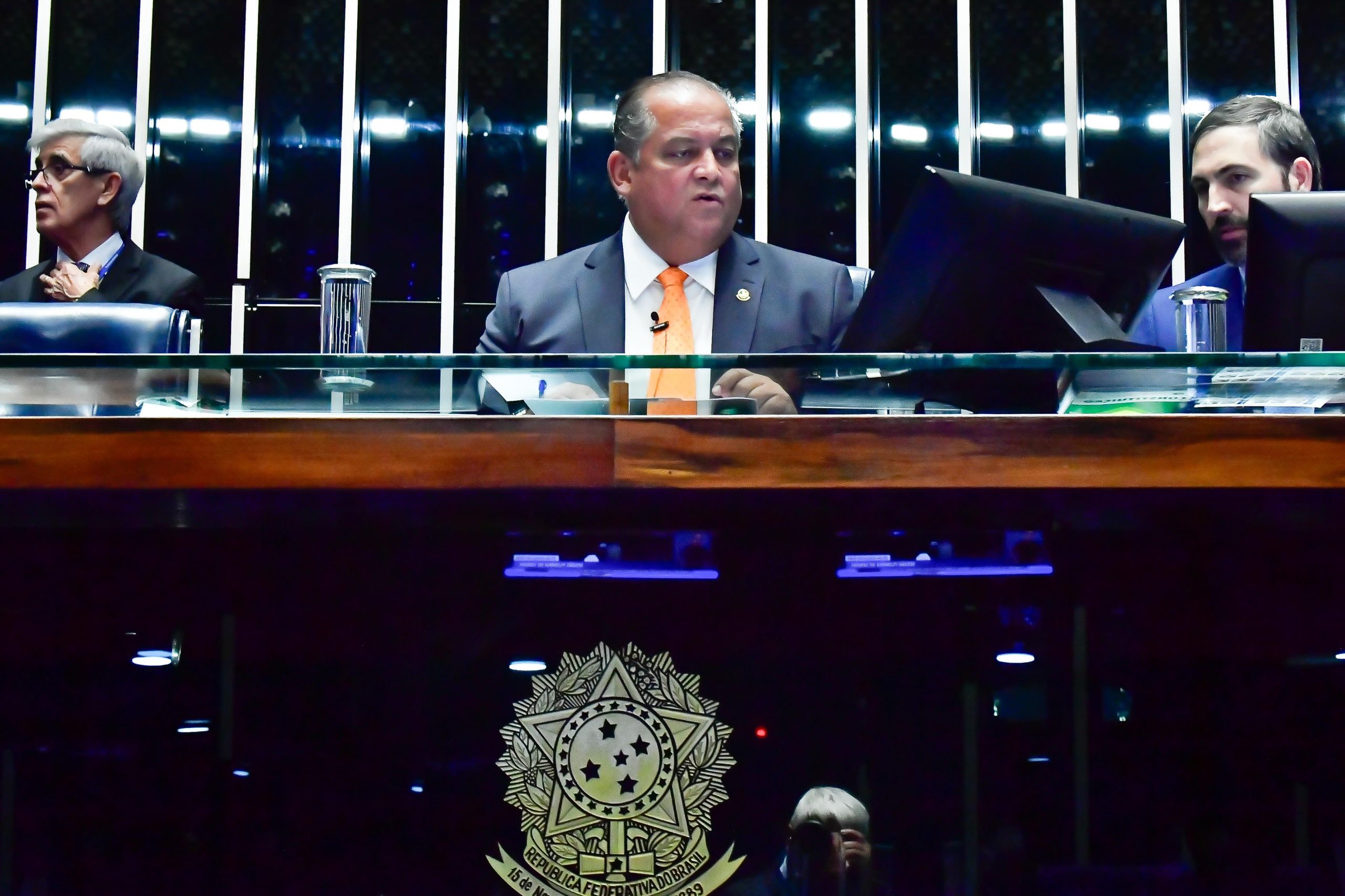 Presidente em exercício do Senado, Eduardo Gomes propõe homenagem à Unitins e conduz votação de pautas sociais no Senado 35