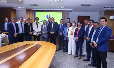 Em visita à Assembleia Legislativa, vice-presidente do Senador Eduardo Gomes reforça laços com parlamentares tocantinenses e é homenageado