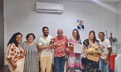 Atriz Itia no gabinete do secretario de cultura Tiao pinheiro