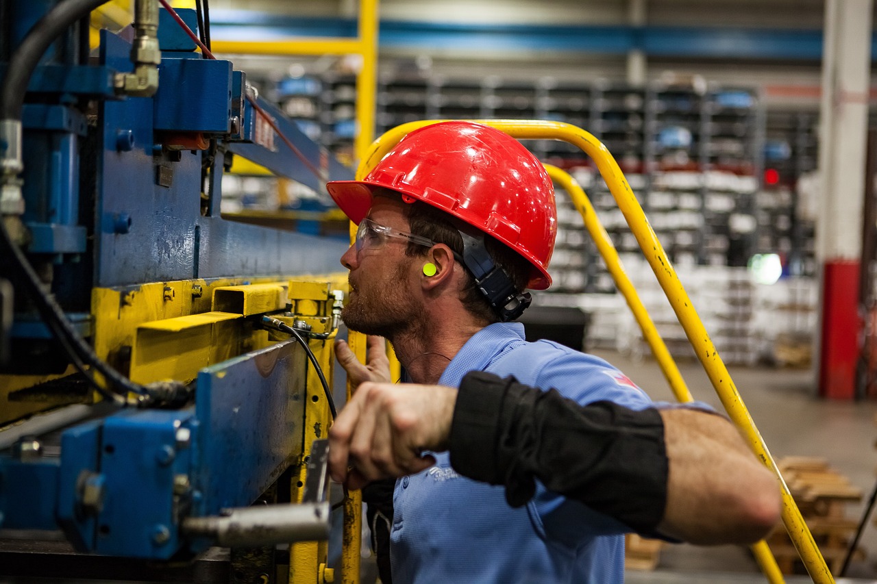 Já o número de empregados se manteve estável no período pesquisado e o empresário cauteloso em relação a novos investimentos.