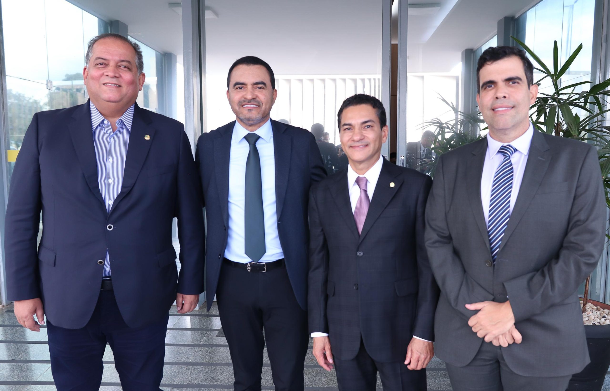 Vice-presidente do Senado, Eduardo Gomes cobra soluções urgentes para crise no Bico do Papagaio em reunião no Ministério dos Transportes 35 Vice-presidente do Senado, Eduardo Gomes cobra soluções urgentes para crise no Bico do Papagaio em reunião no Ministério dos Transportes