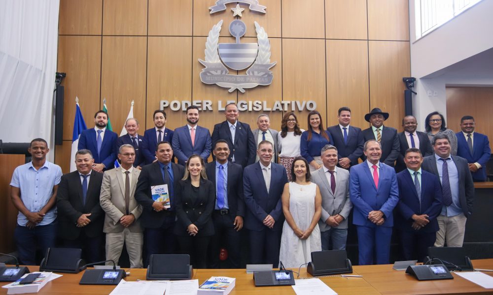 Vice-presidente do Senado, Eduardo Gomes visita Câmara de Palmas, é homenageado por vereadores e recebe demonstrações de apoio - 0