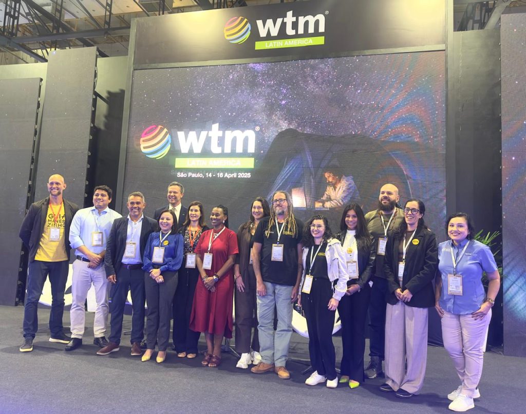Representantes das agências Jalapão Expedições e Praia Rica na WTM Latin America 2025, em São Paulo