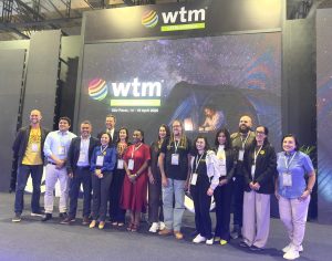 Representantes das agências Jalapão Expedições e Praia Rica na WTM Latin America 2025, em São Paulo
