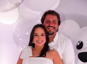 Kátia Chaves e Eduardo Fortes em momento de felicidade, aguardando com entusiasmo a chegada de seu primeiro filho, Eduardo Chaves Malheiro Fortes.