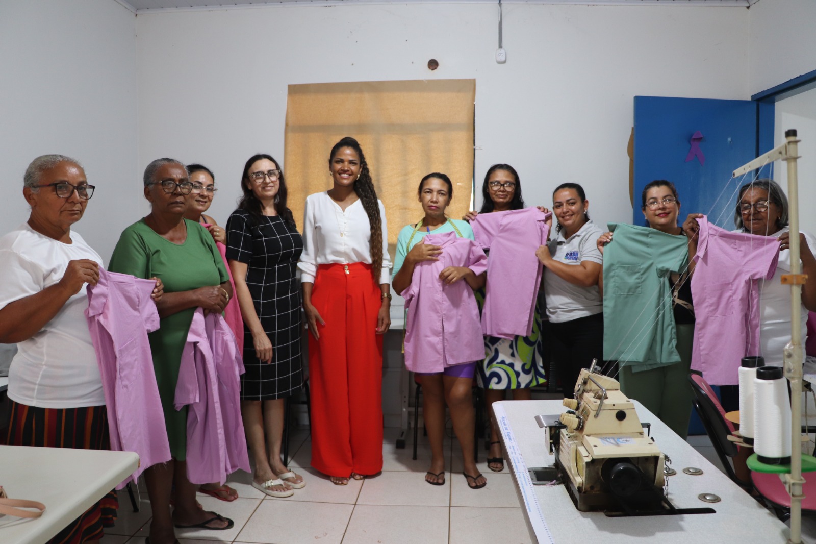 Secretaria da Mulher reforça importância de mão de obra qualificada e cria novos espaços com cursos 35 Com apoio da prefeitura, mulheres de Porto Nacional ganham oportunidade no mercado de trabalho com curso de costura
