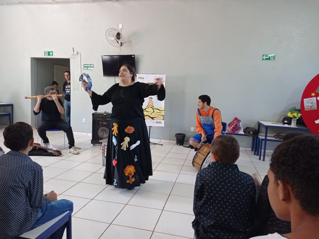 Espetáculo "O Menino Amarelo" segue temporada com apresentações para estudantes em Araguaína