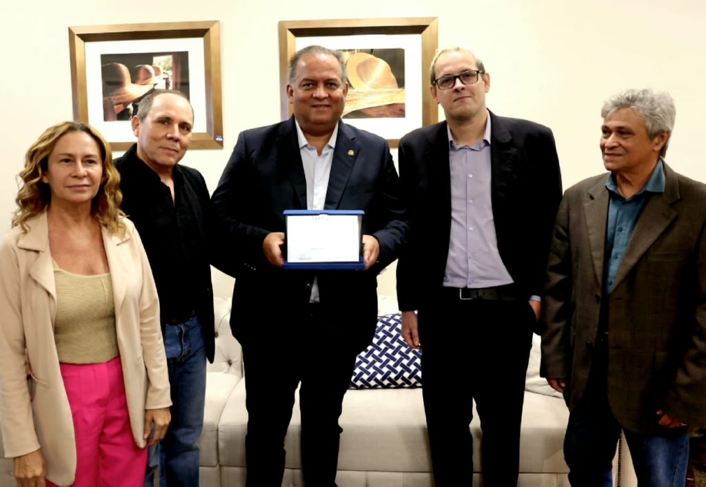 Abrajet concede título de “Amigo da Abrajet 2025” para 1o presidente do Senado Eduardo Gomes