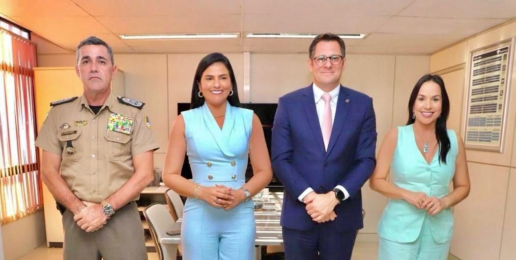 Coronel Márcio Barbosa acompanha primeira-dama Karynne Sotero em assinatura de parceria com a Receita Federal para ações sociais no Tocantins 35