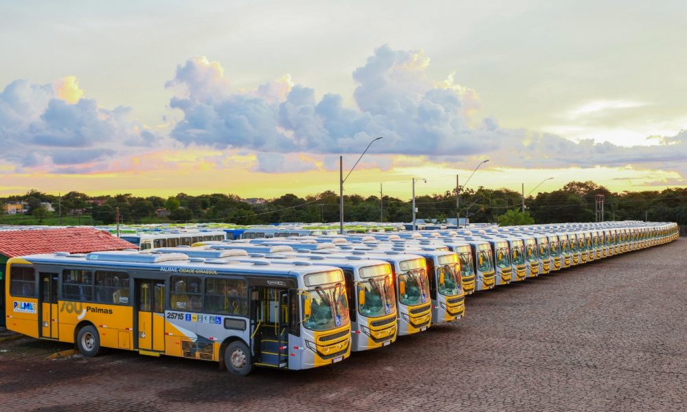 São 154 ônibus, sendo 14 reservas, e 10 vans – Foto: Regiane Rocha