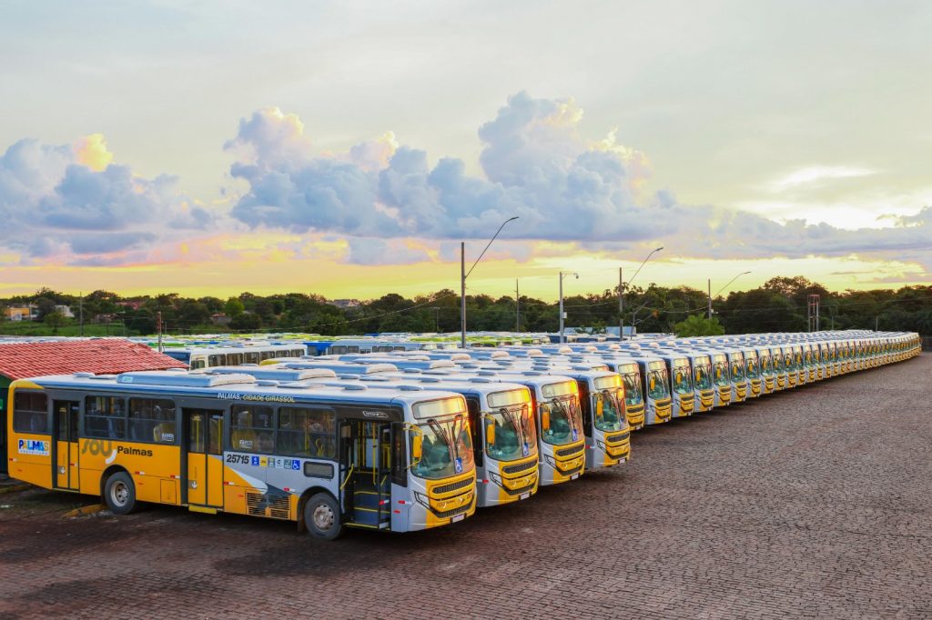 São 154 ônibus, sendo 14 reservas, e 10 vans – Foto: Regiane Rocha