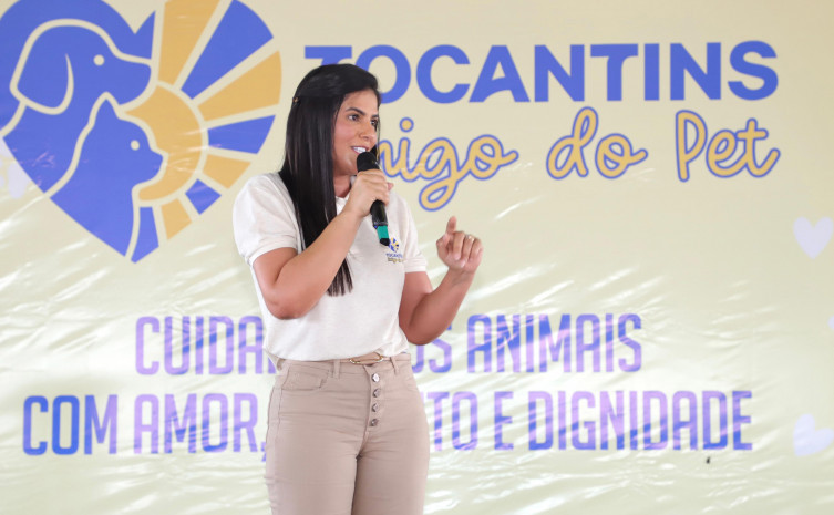 Primeira-dama Karynne Sotero apresenta o projeto Tocantins Amigo do Pet à população de Aliança do Tocantins - Foto: Loise Maria/Governo do Tocantins
