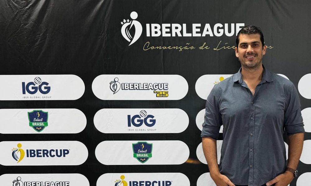 Imagem da convenção Iberleague Tocantins com Luiz Catapan, promovendo a integração do Tocantins na maior rede mundial de campeonatos de futebol infantil.