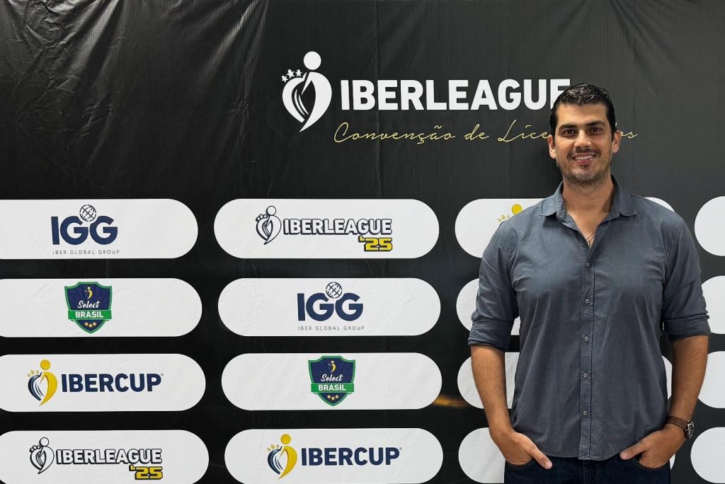 Imagem da convenção Iberleague Tocantins com Luiz Catapan, promovendo a integração do Tocantins na maior rede mundial de campeonatos de futebol infantil.