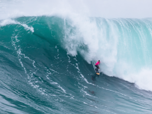 Pedro Scooby nos Gigantes de Nazaré 2025