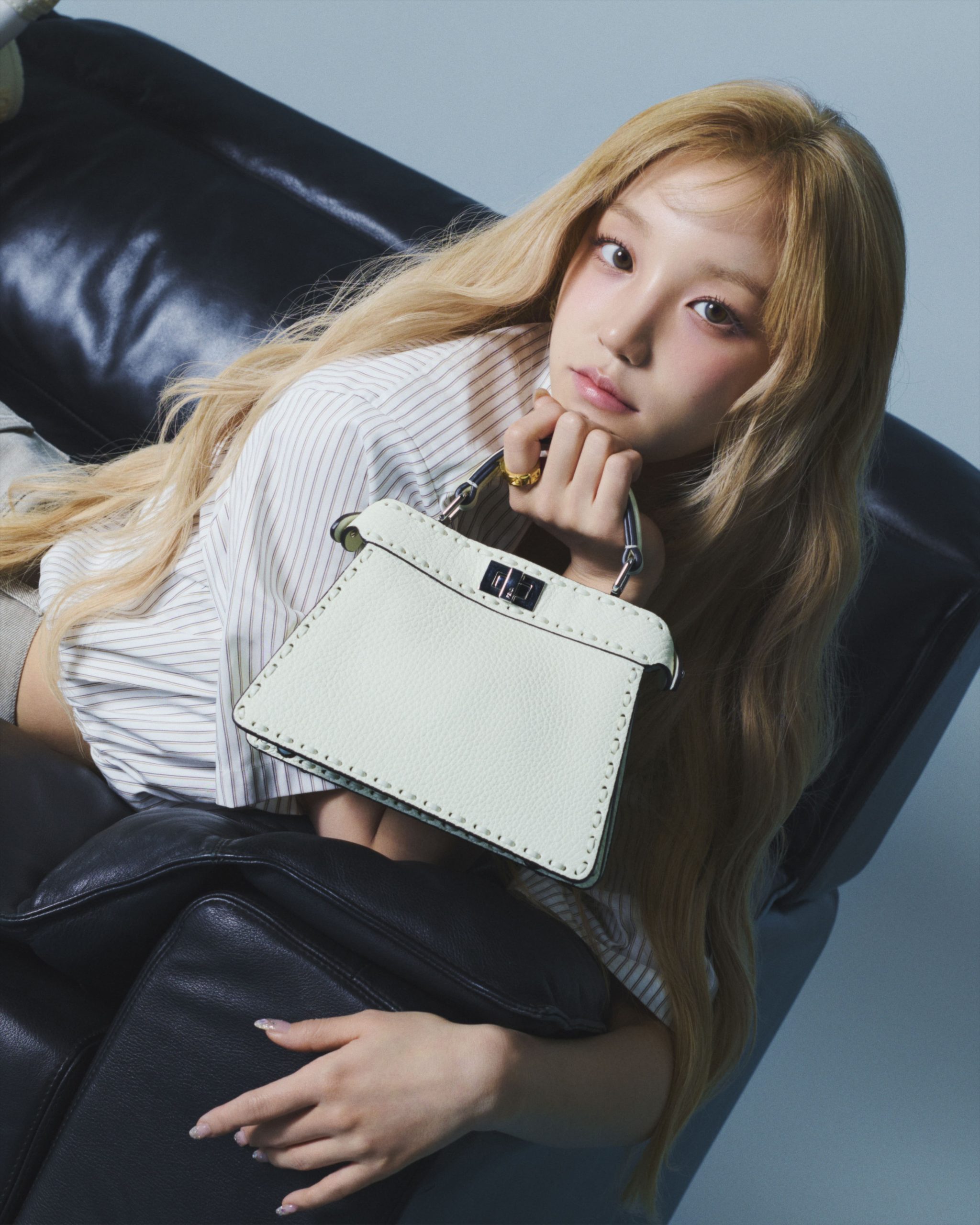 FENDI lança nova campanha digital Peekaboo ISeeU estrelando a embaixadora da marca Song Yuqi 45