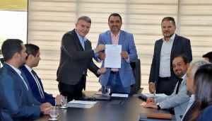 Governador Wanderlei Barbosa e o prefeito Eduardo Siqueira Campos durante reunião no Palácio Araguaia - Foto: Antônio Gonçalves/Governo do Tocantins