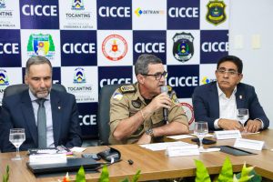 Coronel Márcio Barbosa assina adesão ao Projeto Escuta-SUSP em solenidade com autoridades estaduais e federais