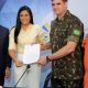 Primeira-dama Karynne Sotero recebeu o ofício de solicitação de apoio nas ações de combate aos incêndios florestais no estado em 2025 para ser encaminhado ao governador Wanderlei Barbosa - Foto: Washington Luiz/Governo do Tocantins
