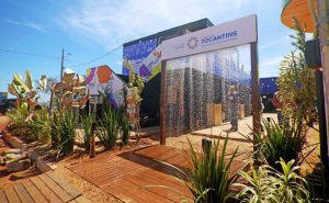 Estande da Seduc foi construído com materiais sustentáveis e oferece uma programação diversificada e interativa aos visitantes - Foto: Eziel Santos /Governo do Tocantins