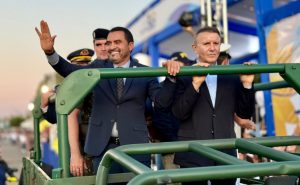 Governador Wanderlei Barbosa participa do desfile cívico-militar do aniversário de Palmas e reforça o compromisso do Governo do Tocantins com o desenvolvimento da capital - Foto: Esequias Araújo/Governo do Tocantins