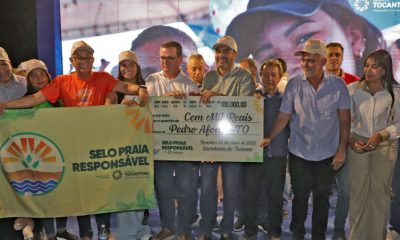Governador Wanderlei Barbosa, ao lado da primeira-dama Karynne Sotero e demais autoridades, durante o lançamento oficial da Temporada de Praia 2025 - Foto: Esequias Araujo/Governo do Tocantins