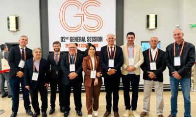 Certificado de zona livre da febre aftosa sem vacinação foi entregue para representantes da Adapec e Seagro, na manhã desta quinta-feira, 29, durante evento da Woha, em Paris, na França - Foto: Divulgação