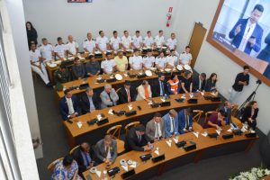 Plenário da Câmara de Palmas lotado durante Sessão Solene em homenagem aos 25 anos da Capitania Fluvial do Araguaia-Tocantins.