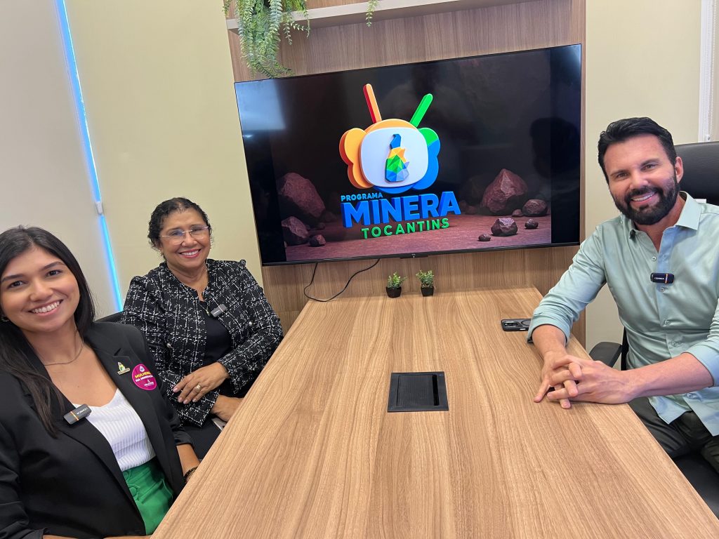 Presidente do SGB, Inácio Melo, Presidente da Mineratins, Dra. Lina Ester Ribeiro, e a jornalista da Companhia, Julia Carretero.