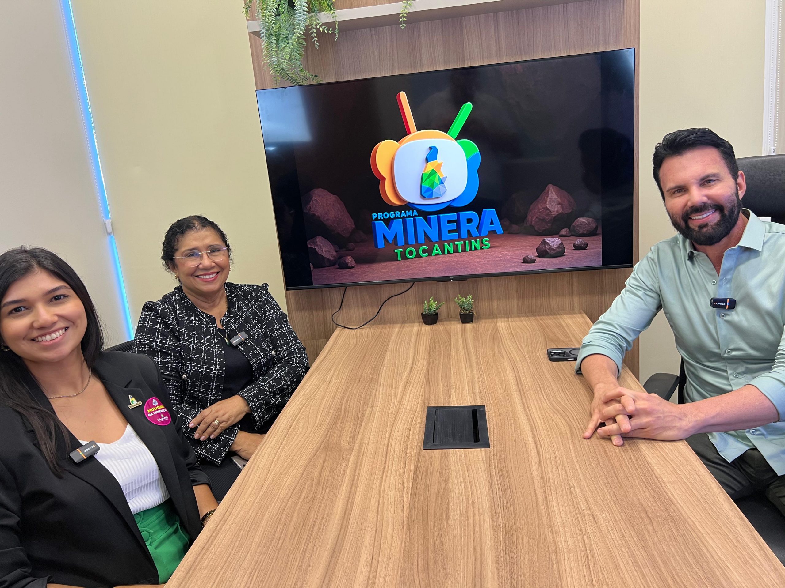 Mineratins conclui levantamento aerogeofísico de 100 mil km no TO 36 Presidente do SGB, Inácio Melo, Presidente da Mineratins, Dra. Lina Ester Ribeiro, e a jornalista da Companhia, Julia Carretero.