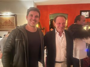 Cantor Marcel Kogos e anfitriao impecável Embaixador Canavésio