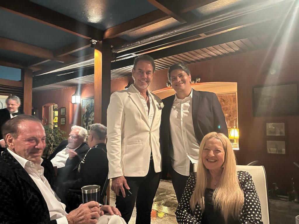 Ronaldo Von, filho de Ronnie Von com anfitriao Stefano e Marly Lamarca