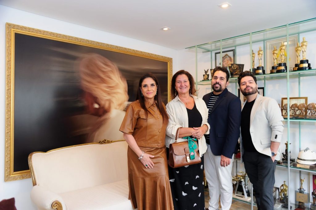Hebe Camargo ganha grife de bolsas lançada em São Paulo 41 Lydia Sayeg, a artista plástica Patricia a Castro, Rafael Montorri e Thomas Pedroso.