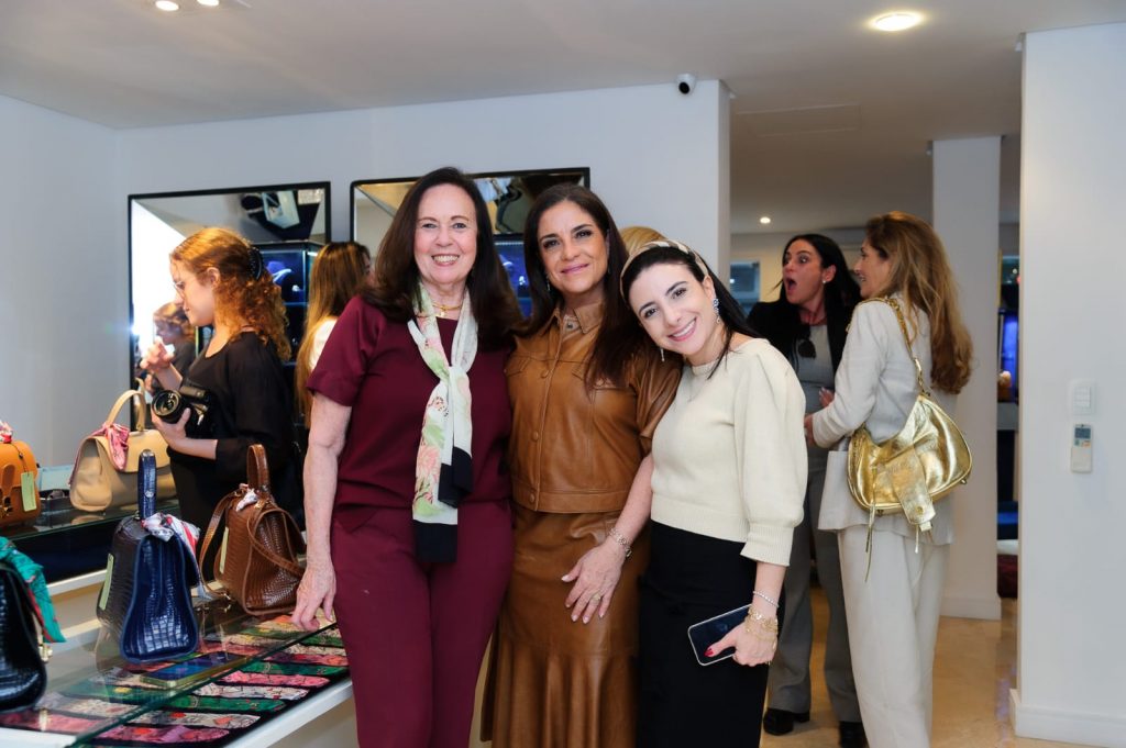Hebe Camargo ganha grife de bolsas lançada em São Paulo 38 RP Silvia Neubern, Lydia e Jéssica Sayeg