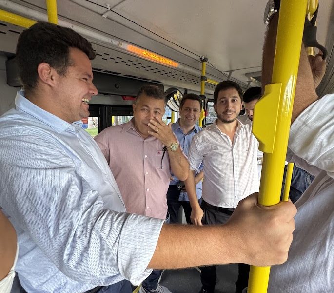 Vereadores de Palmas repercutem entrega de novos ônibus