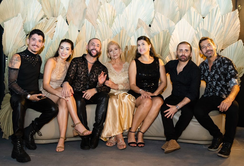 Lanterna Lounge Bar celebra 17 anos com“The Golden Party”, baile com 12 DJs, mega decoração e propósito social em Palmas