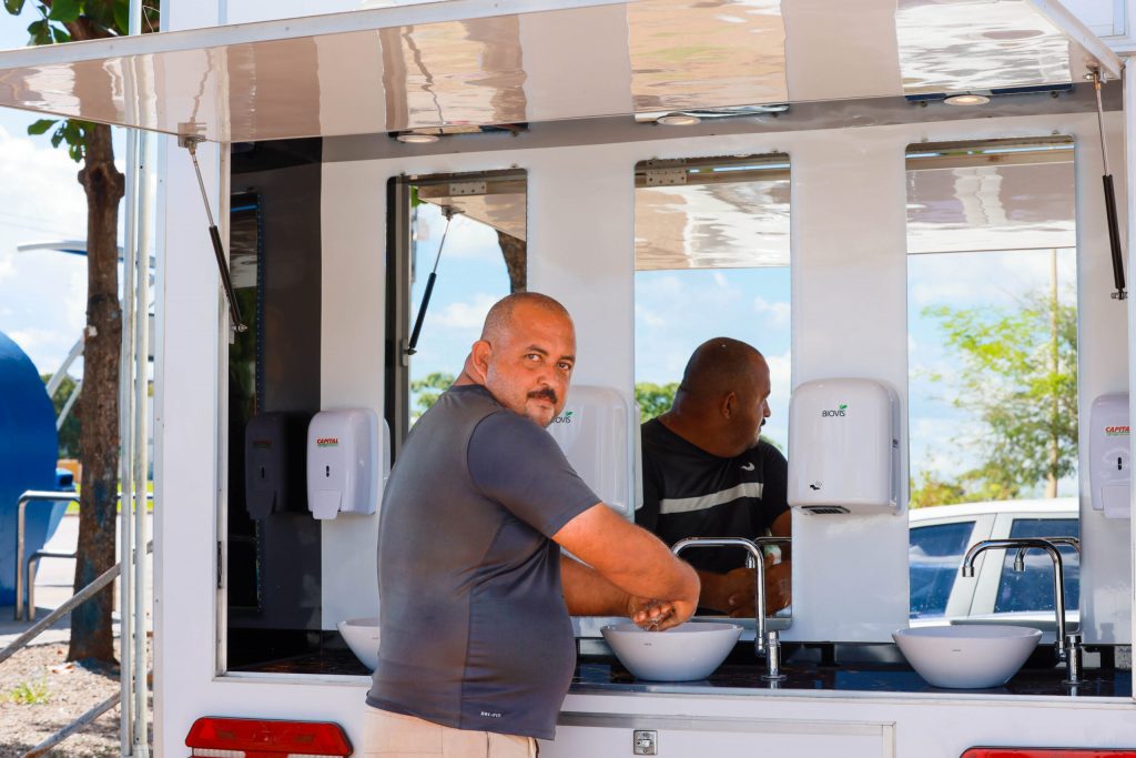 Prefeitura de Palmas instala banheiros climatizados nas estações de ônibus