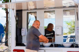 Prefeitura de Palmas instala banheiros climatizados nas estações de ônibus