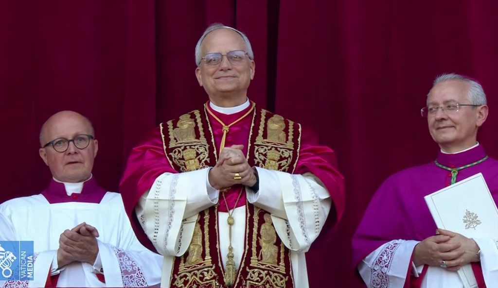 Papa Leão XIV: Robert Prevost é eleito novo pontífice 37 Primeira aparição pública do Papa Leão XIV