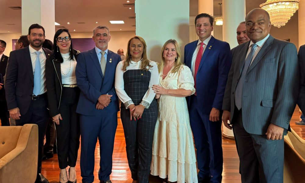 Amélio Cayres e Olyntho Neto se reúnem com Ronaldo Caiado em Goiânia, destacando a importância do Legislativo e iniciando agenda com a Unale.