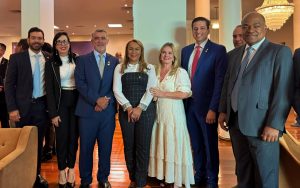 Amélio Cayres e Olyntho Neto se reúnem com Ronaldo Caiado em Goiânia, destacando a importância do Legislativo e iniciando agenda com a Unale.