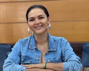 Alessandra Bacelar comemora aniversário com homenagens