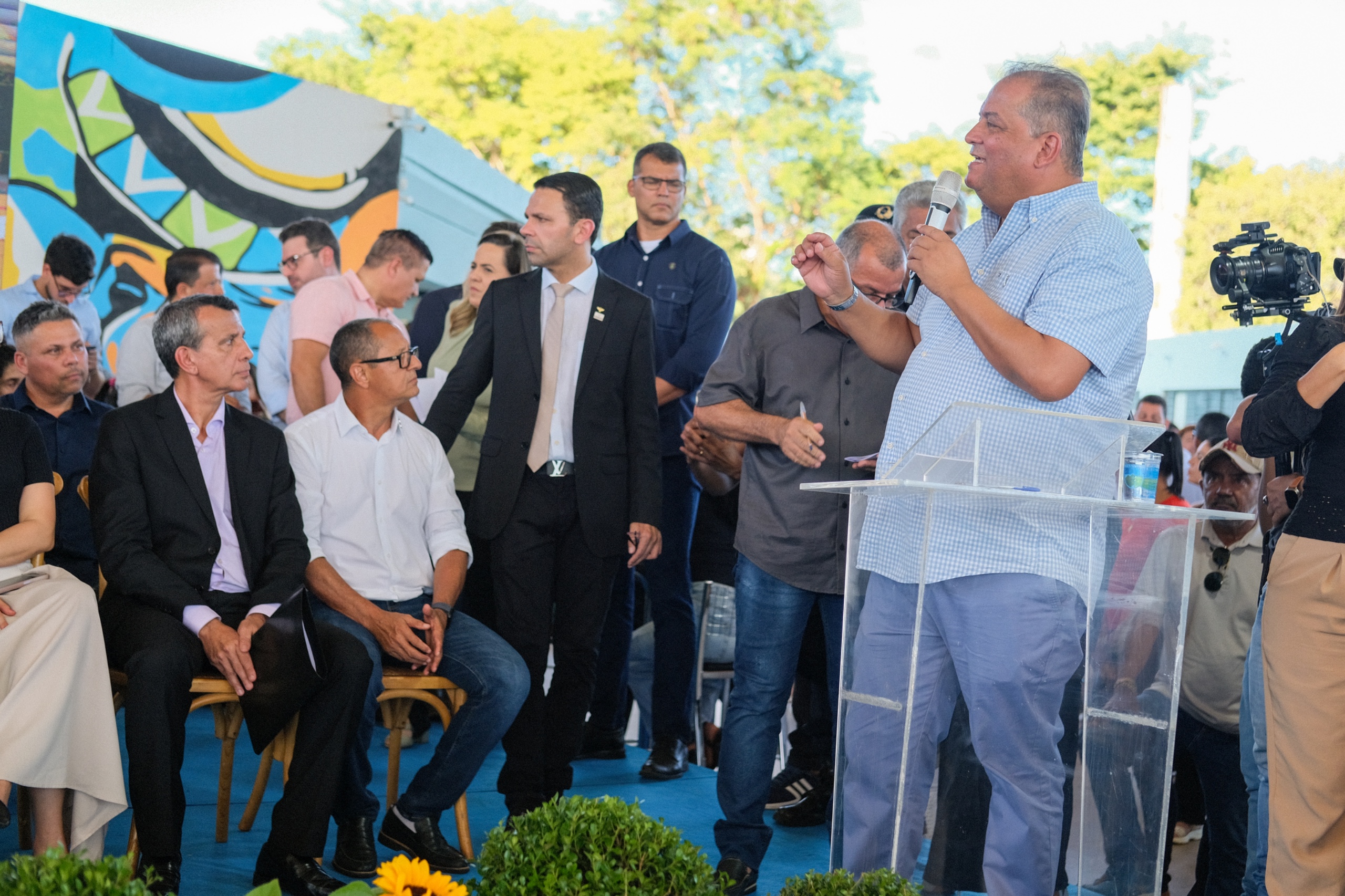 Senador Eduardo Gomes destaca protagonismo de Palmas ao se tornar a única capital do país com 100% da frota de ônibus zero-quilômetro 36 Senador Eduardo Gomes destaca protagonismo de Palmas