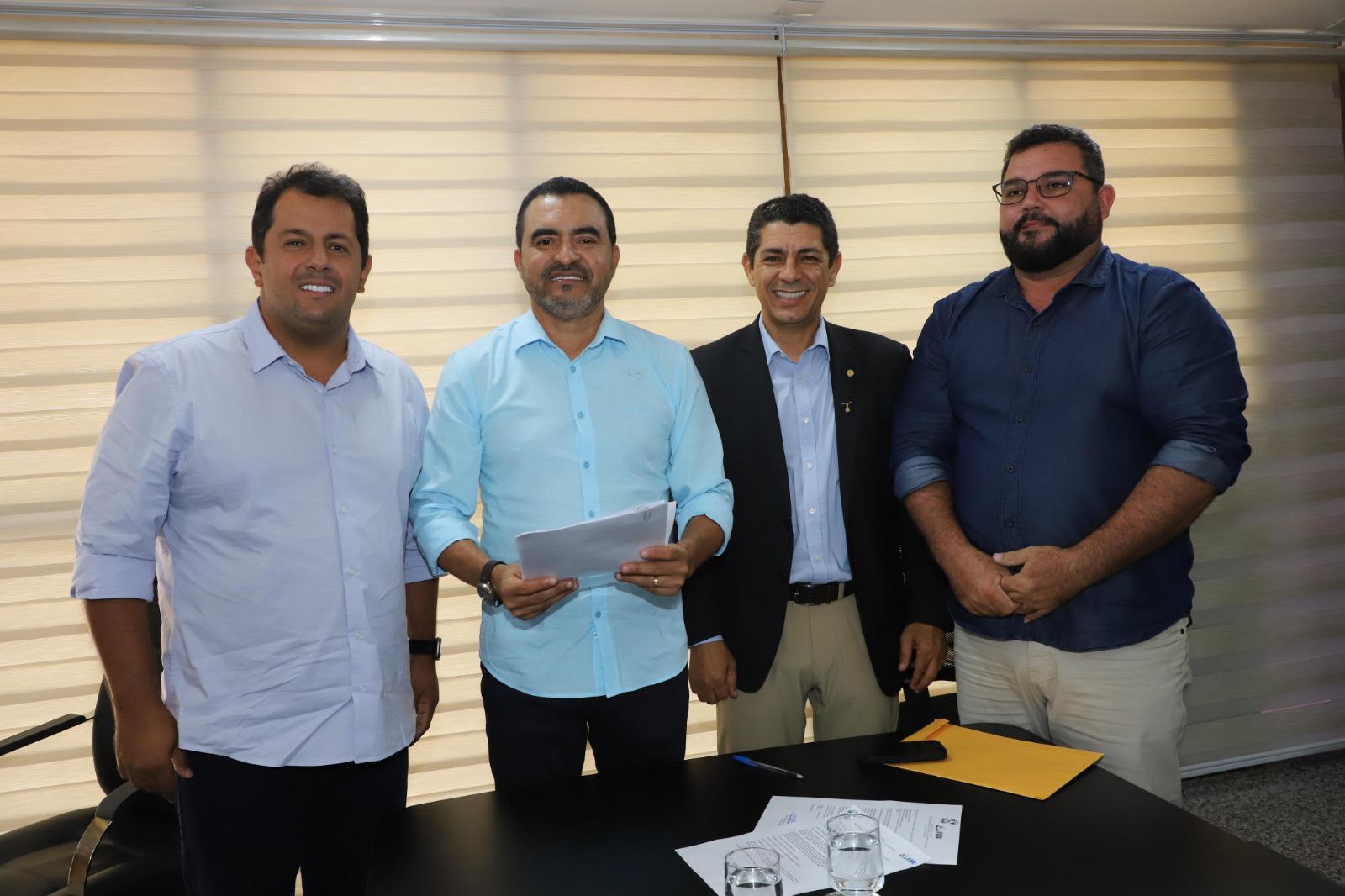 Governador recebe lideranças de Palmeirópolis e Aguiarnópolis para tratar de demandas municipais 36 Governador recebe lideranças de Palmeirópolis e Aguiarnópolis para tratar de demandas municipais Foto: Ezequias Araújo