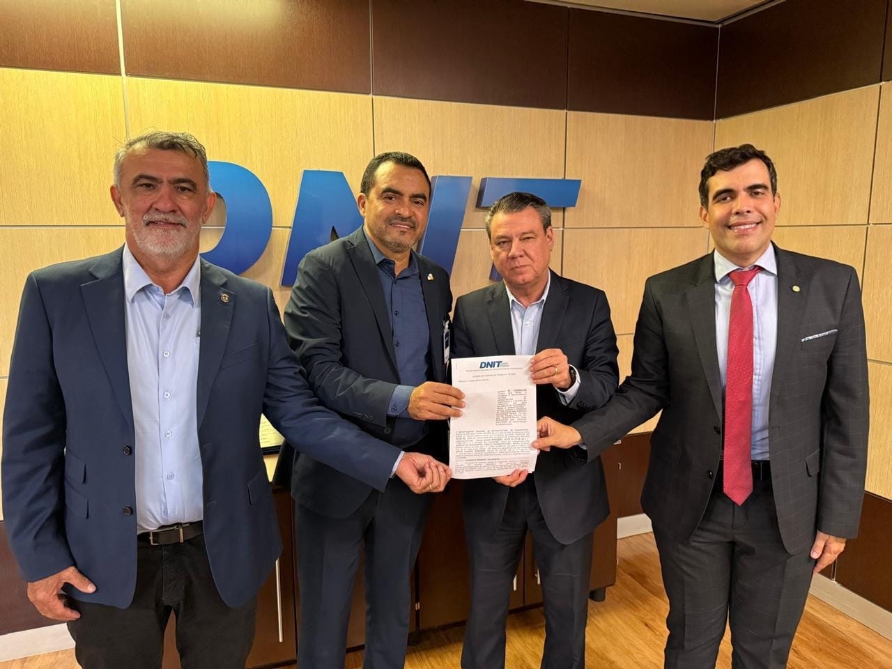 Governador Wanderlei Barbosa garante recuperação de rodovias afetadas pela queda da ponte da BR-153 em reunião com DNIT 35 governador em brasilia